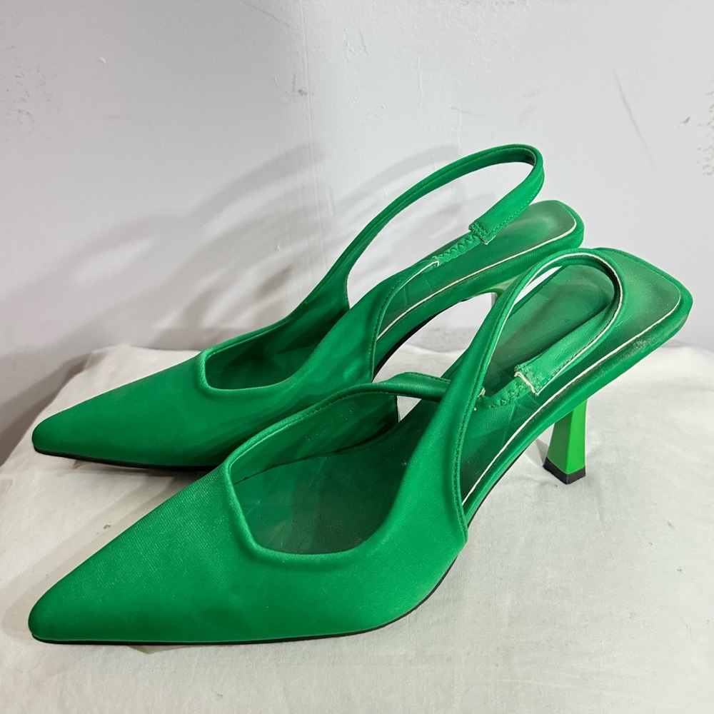 Green heels pumps